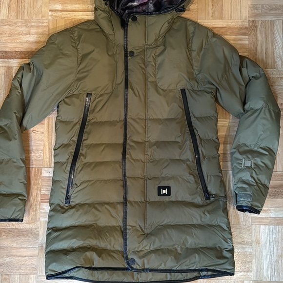 L1 down jacket size small. - Picture 2 of 6